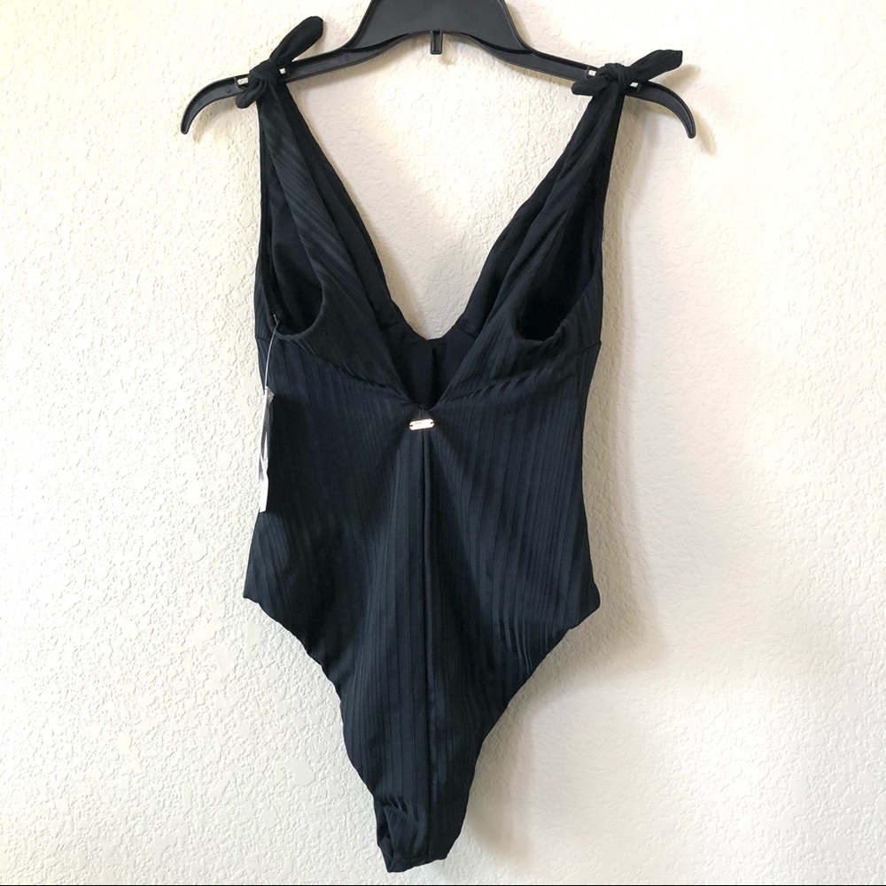 NWT Raisins Macy's Plunging 1 pc Swimsuit Medium - Picture 4 of 4